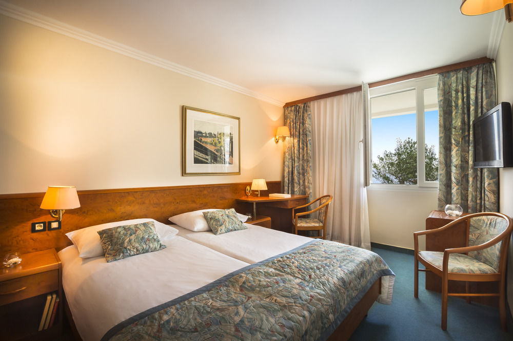 Sunny Baska Hotel By Valamar, Ex Corinthia Bagian luar foto